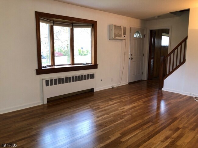 Building Photo - 772 Newcomb Rd