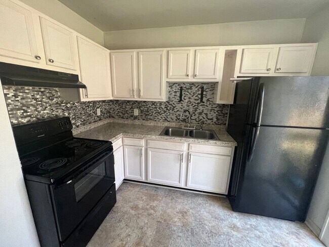 Building Photo - 949 Kellogg Ave 2bed/1bath $1195