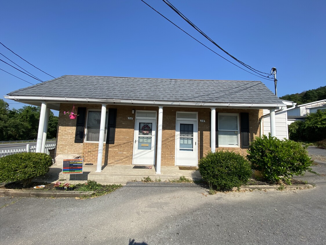 Primary Photo - 1 Center St