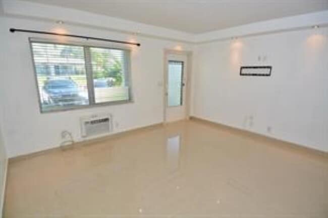 Foto del edificio - 2000 NE 51st Ct