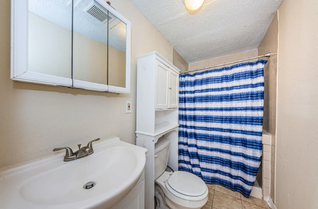 Foto del edificio - 1104 E Genesee St