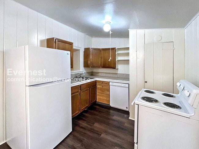 Building Photo - 110 W Cheyenne Rd