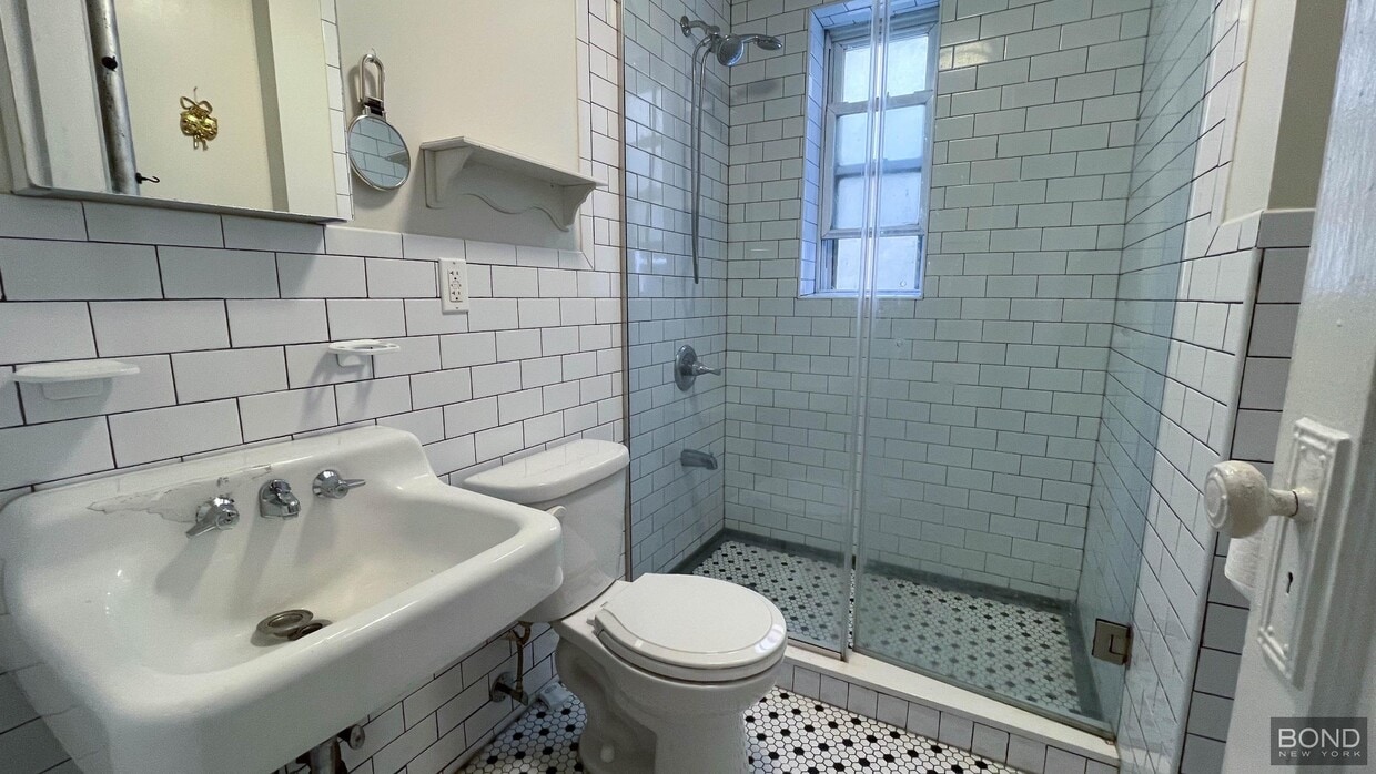Building Photo - 48-35 45th St