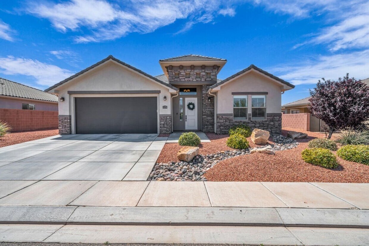 Primary Photo - Beautiful 3 bed 2 bath Home!