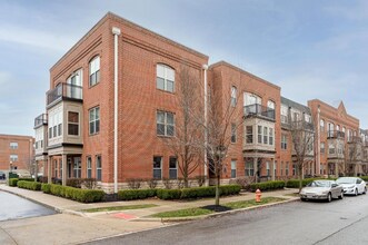 Building Photo - 936 Perry St