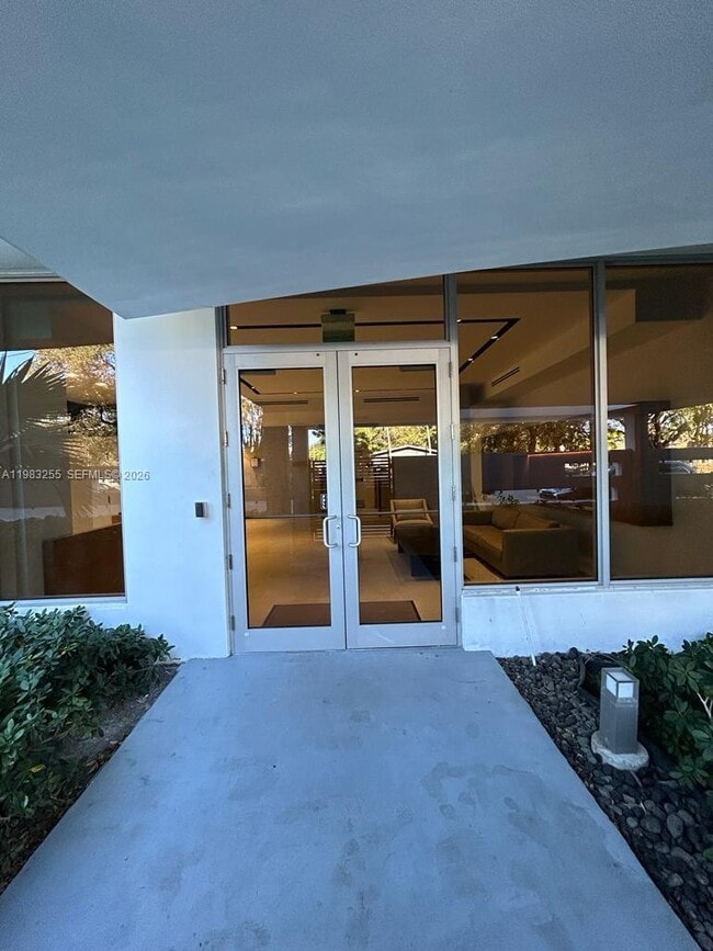 Building Photo - 13800 Highland Dr