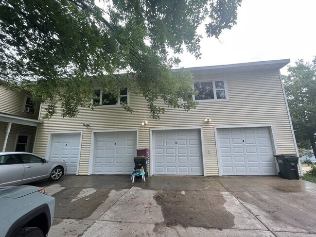 Foto del edificio - 126 Main St W