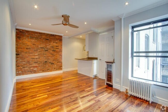 Building Photo - 1590 Lexington Ave