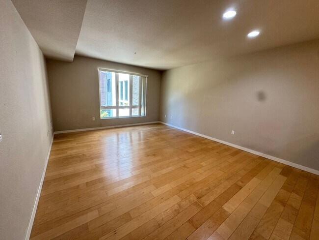 Foto del edificio - 1BED/1BATH CONDO AVAILABLE FOR RENT NEAR LAKE MERRIT IN  DOWNTOWN OAKLAND, CA!!!