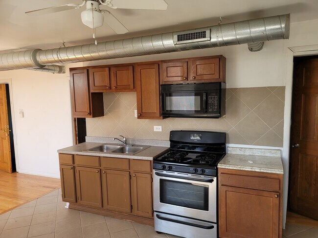 Foto del edificio - 2235 N Western Ave