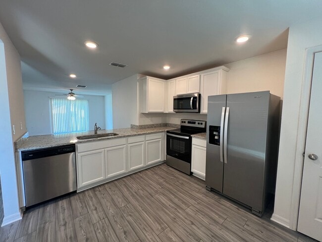 Building Photo - BEAUTIFUL 3BR/2BA home in lovely Ocala!