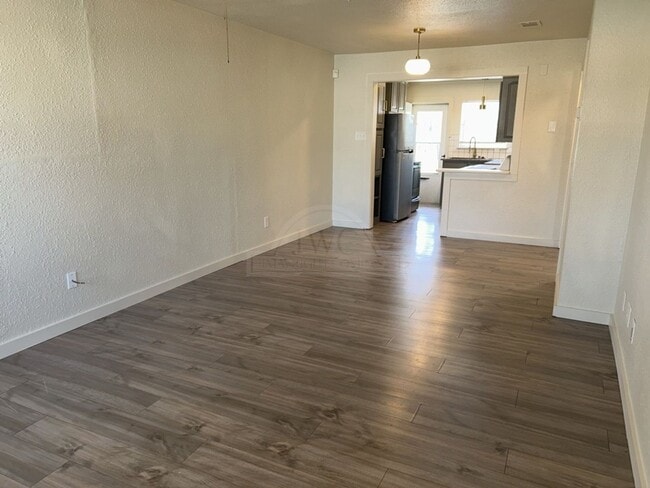 Building Photo - 1702 Alamo Ave