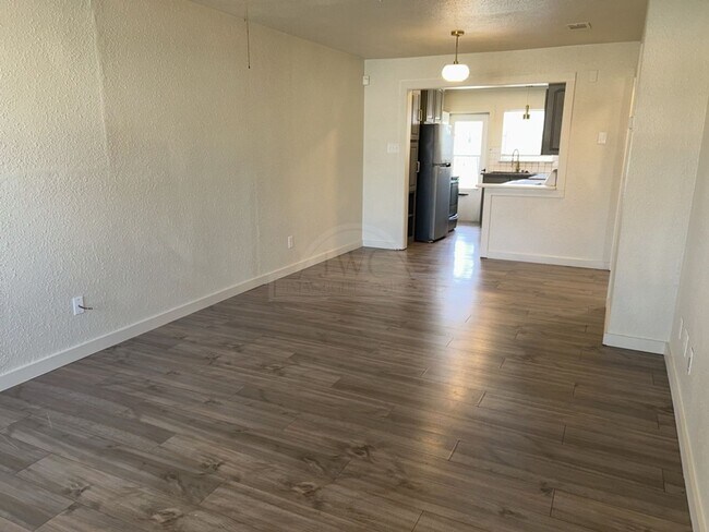 Foto del edificio - 1702 Alamo Ave