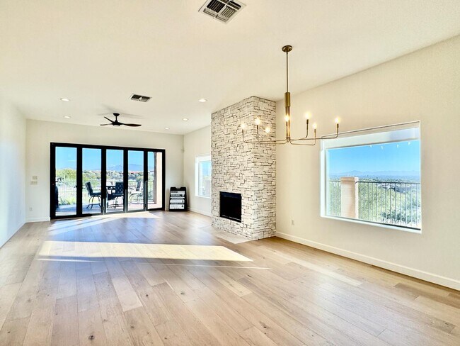 Foto del edificio - 5926 N Campo Abierto