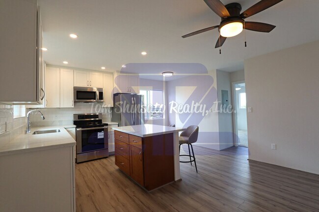 Foto del edificio - 2/1/1 Upstair Duplex Unit in Kaneohe.  Ele...