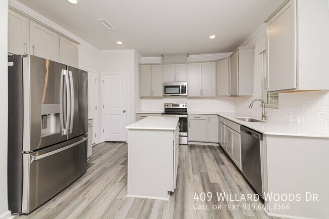 Foto del edificio - 409 Willard Wds Dr