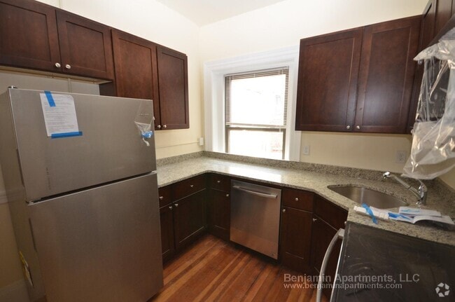 Building Photo - 1475 Beacon St