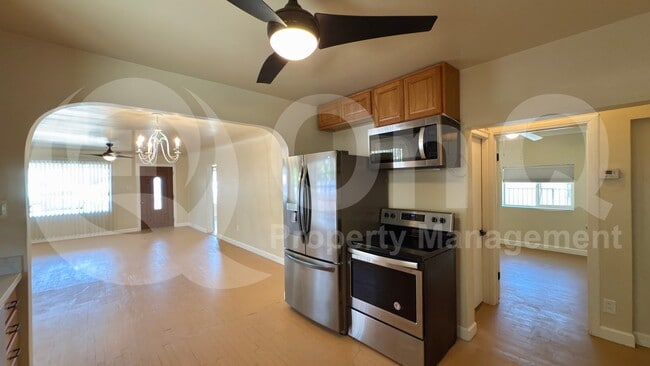 Photo - 215 N Hobson House