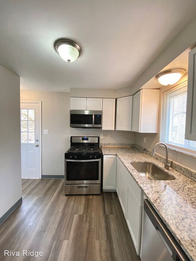 Building Photo - 3 br, 1.5 bath House - 10135 Clair Avenue
