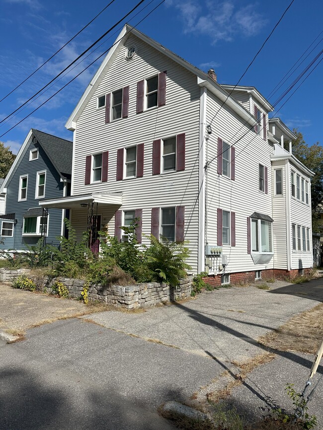 Building Photo - 381 Thornton St