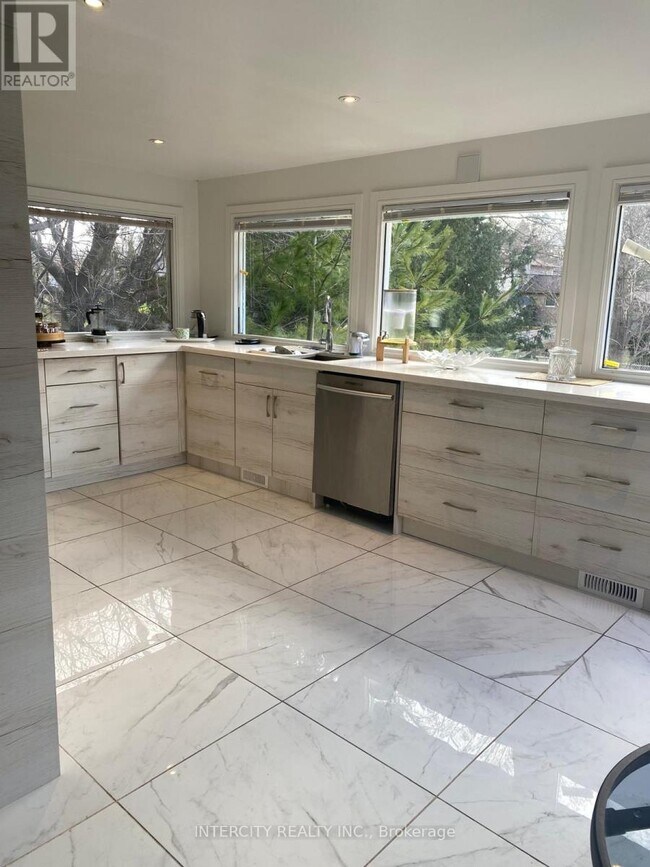 Building Photo - 11 Morton Ave