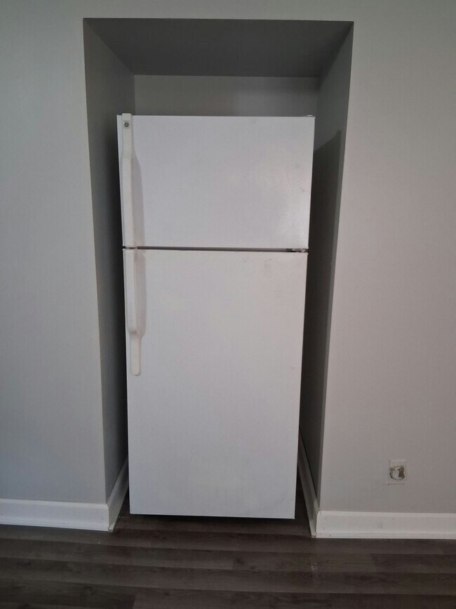 Building Photo - 933 W 95th St