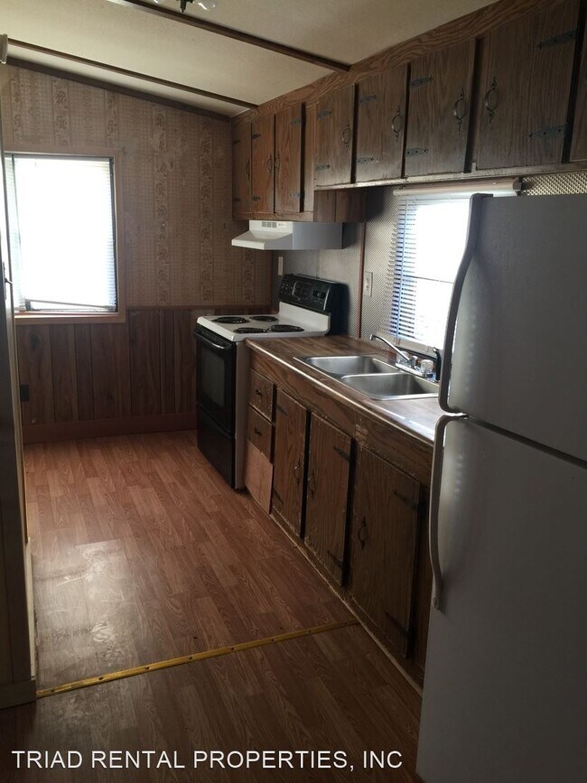 Building Photo - 3 br, 1 bath House - 881 JASPER ROAD