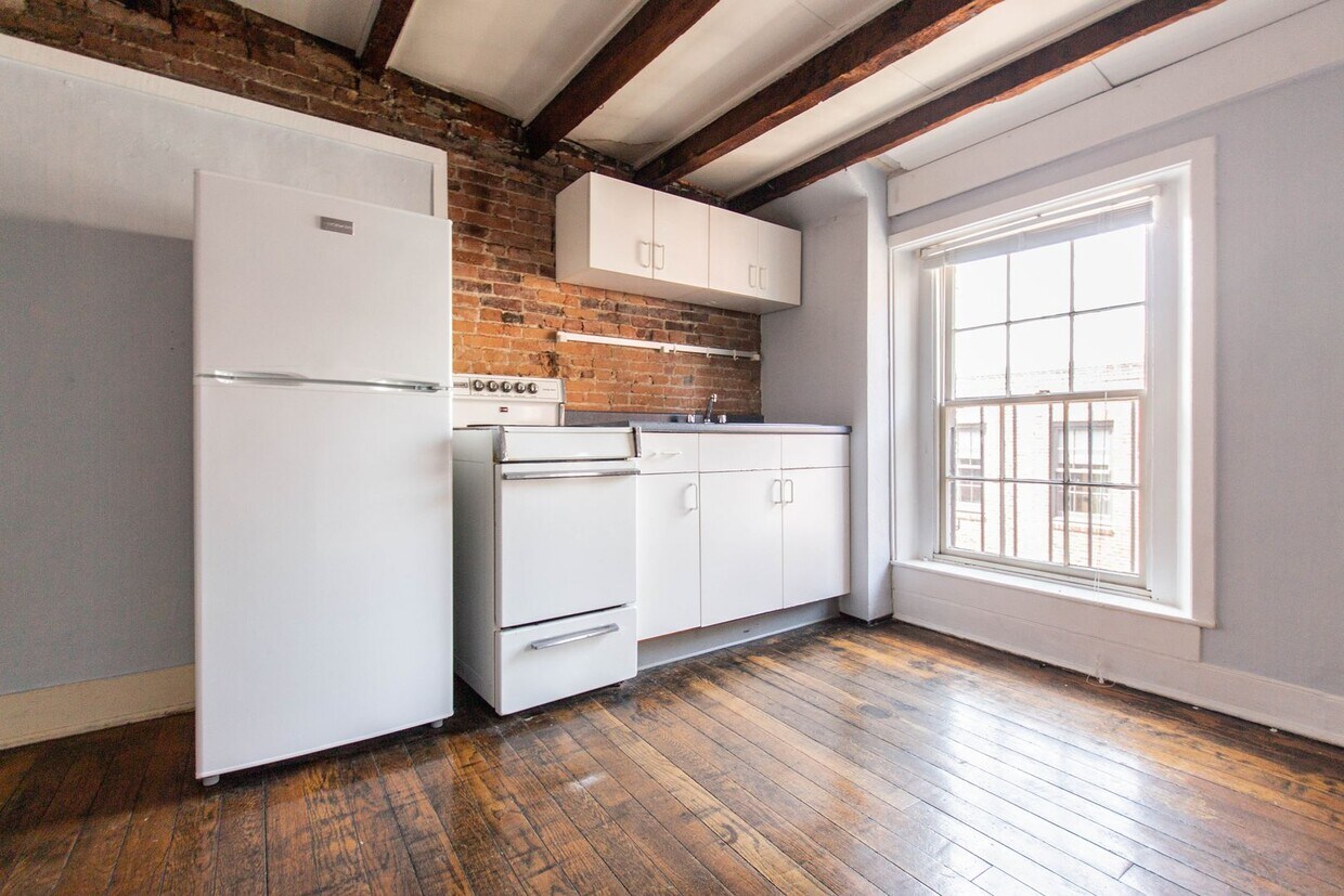Building Photo - BEACON HILL STUDIO $2250 SEPTEMBER 1ST MOV...