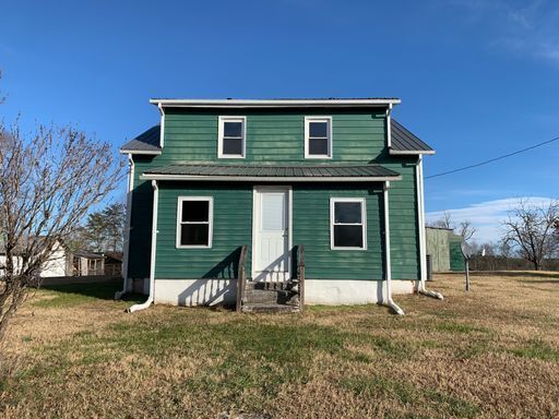 Building Photo - 3-4 Bedroom 1 Bath Farm House