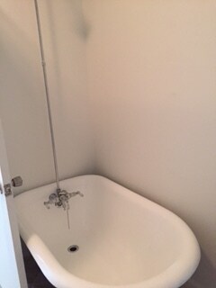 Full Bath - 105 N Champlain St