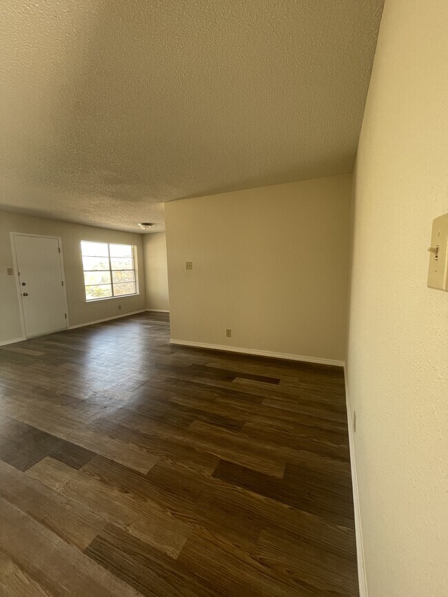 Foto del edificio - 3409 E Glen Dr