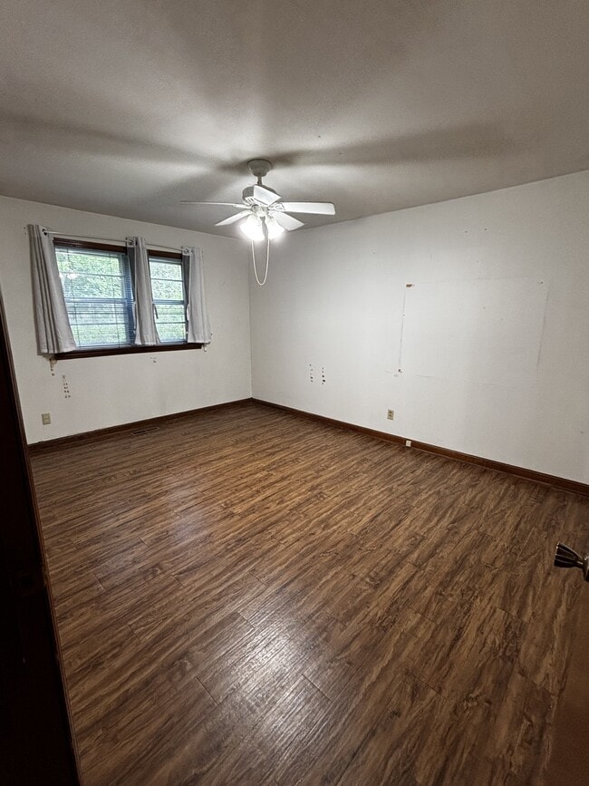 Building Photo - 307 N Central St