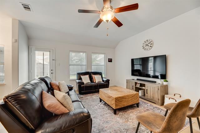Foto del edificio - 2404 Castle Creek Dr