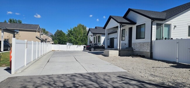 Photo - 6889 S 190 E Townhome