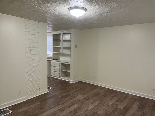 Foto del edificio - CHECK OUT THE NEW RENTAL PRICE!!