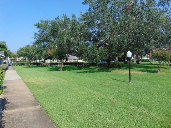 Building Photo - 30 Barcelona Ct