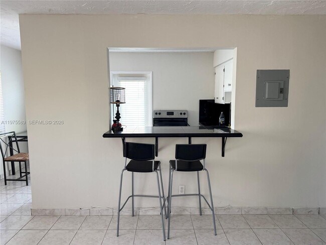 Foto del edificio - 816 NE 10th St