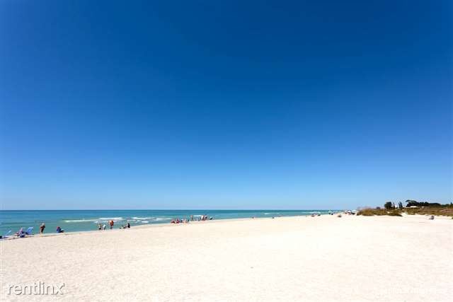 Building Photo - 100 Aurora St E