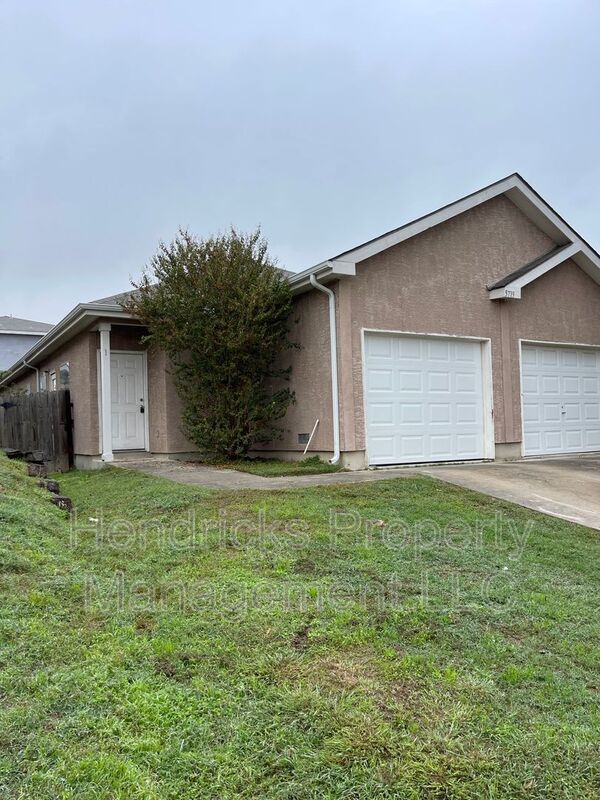 Building Photo - 5719 Golf Heights