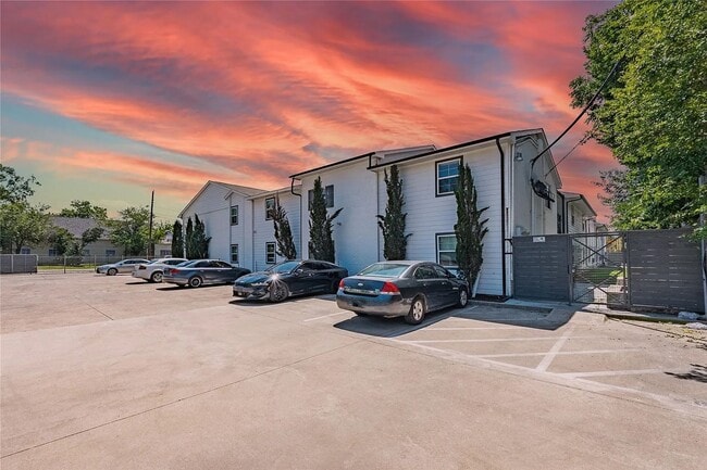 Building Photo - 4633 Fairmount St