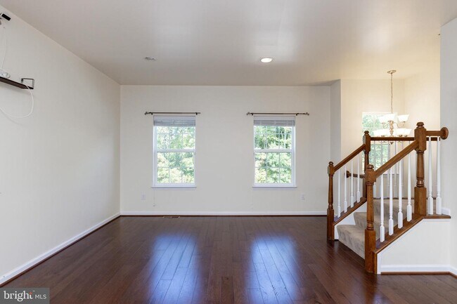 Building Photo - 746 Jacobsen Cir