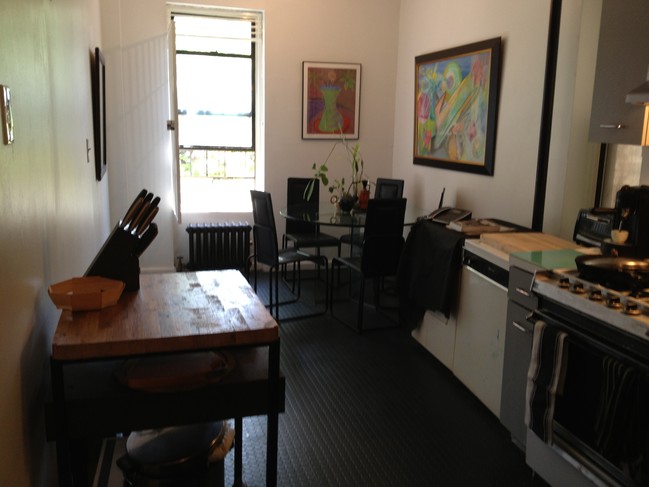Building Photo - 346 W 48th St