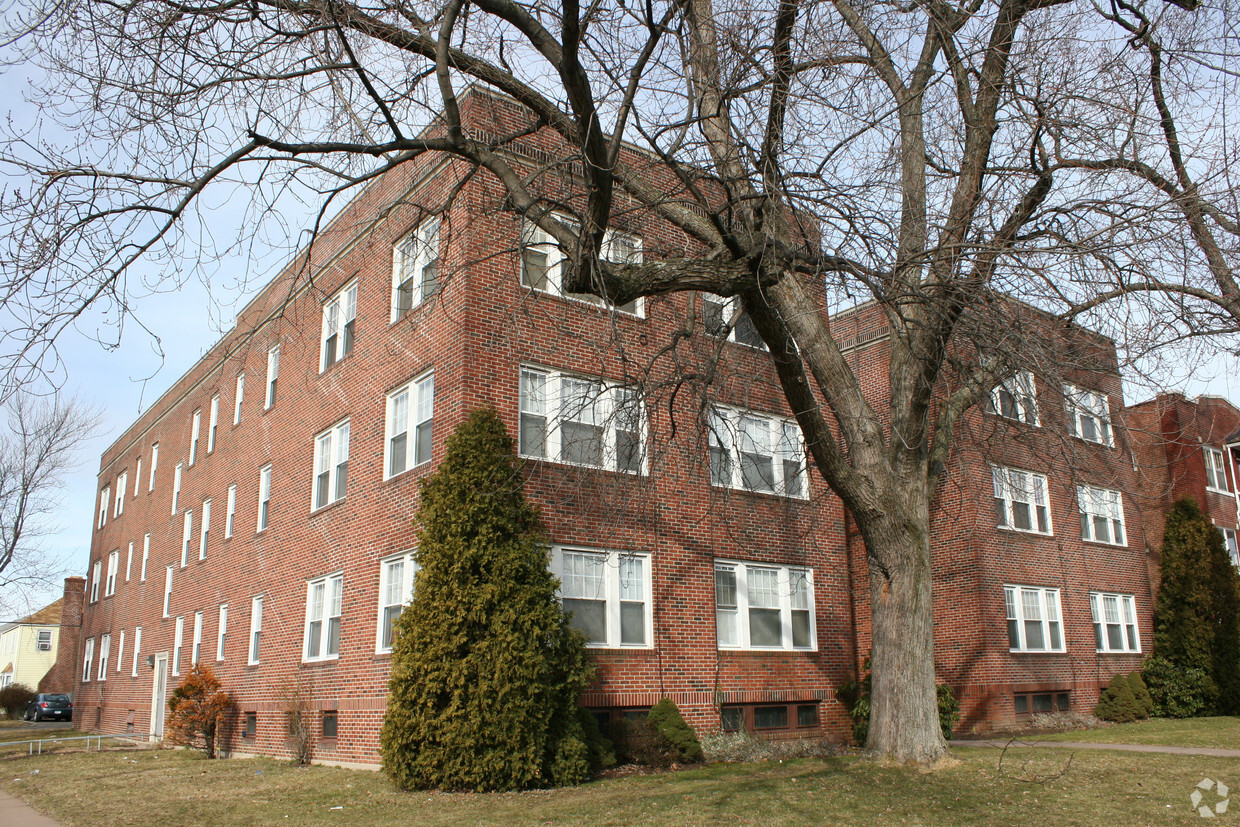 Front of Building - 851-853 Wethersfield Ave