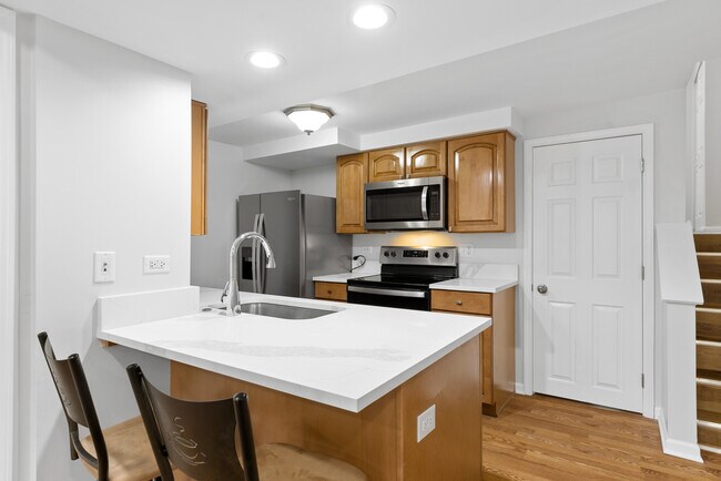 Foto del edificio - 8824 Robin Dr