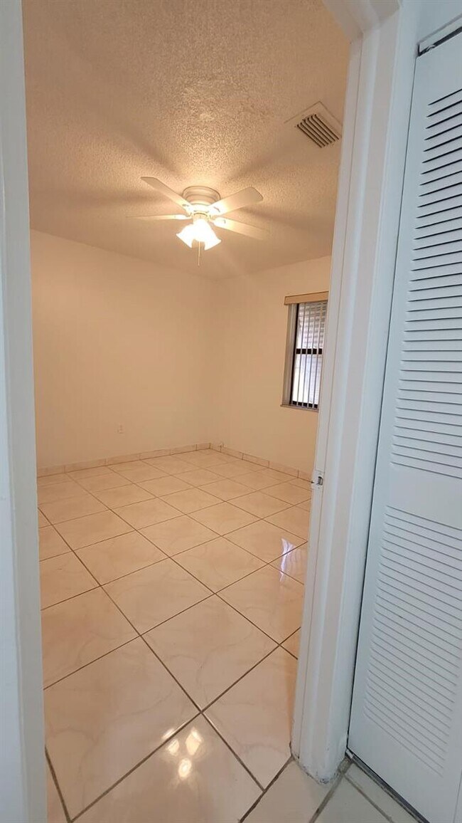 Foto del edificio - 6882 NW 173rd Dr