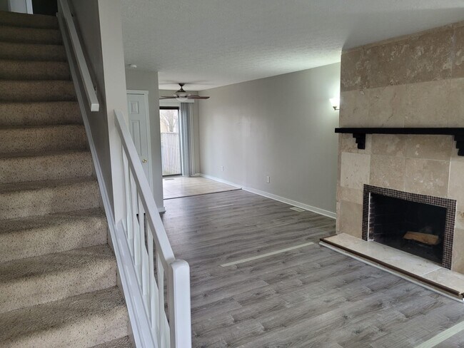 Building Photo - 328 Saint Andrews Dr