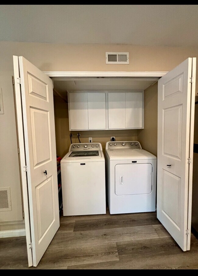 Laundry - 9022 E Mansfield Ave
