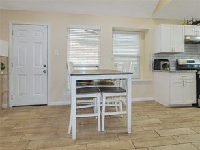 Building Photo - 5622 Lycomb Dr Building Photo - 5622 Lycomb Dr