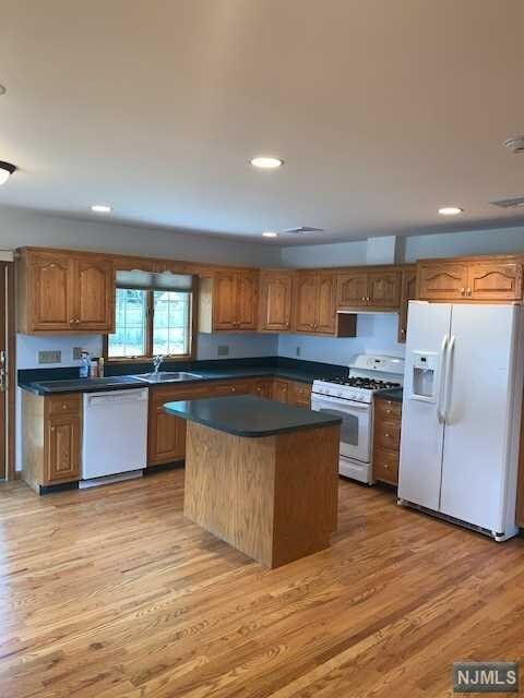 Foto del edificio - 31 E Ridgewood Ave