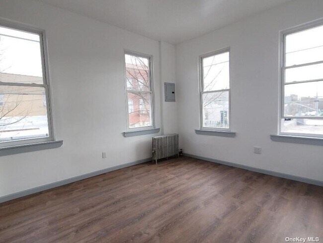 Building Photo - 170 Bradford St
